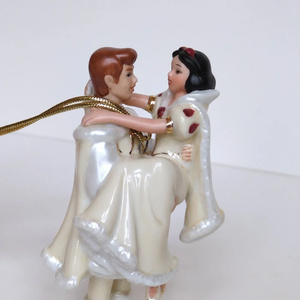Vtg Disney Ornament‎ Snow White & Prince Charming Dancing Porcelain 4.5in